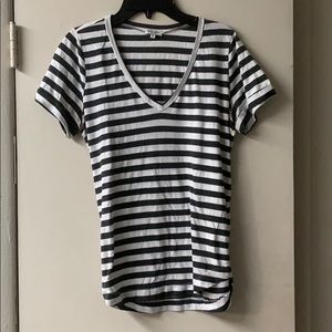 Splendid cute V-neck top